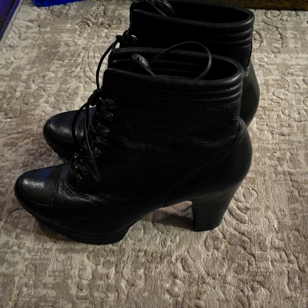 Boots - Picture 2 of 4